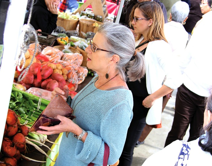 woman at farmers' market