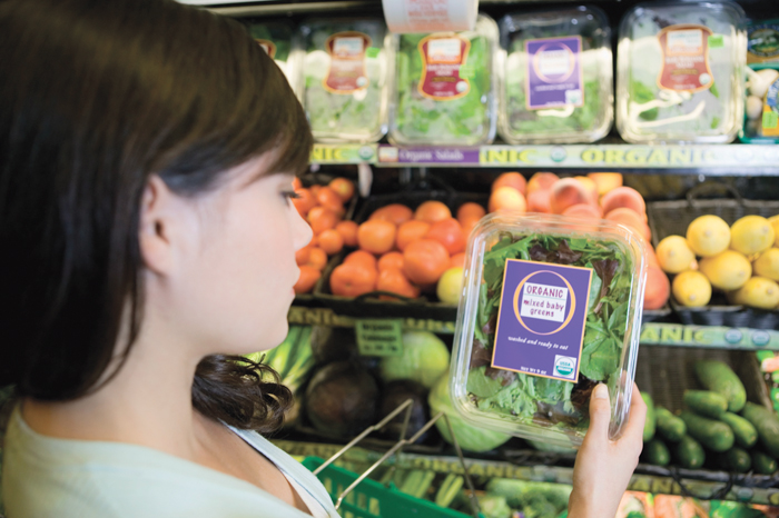 woman grocery shopping