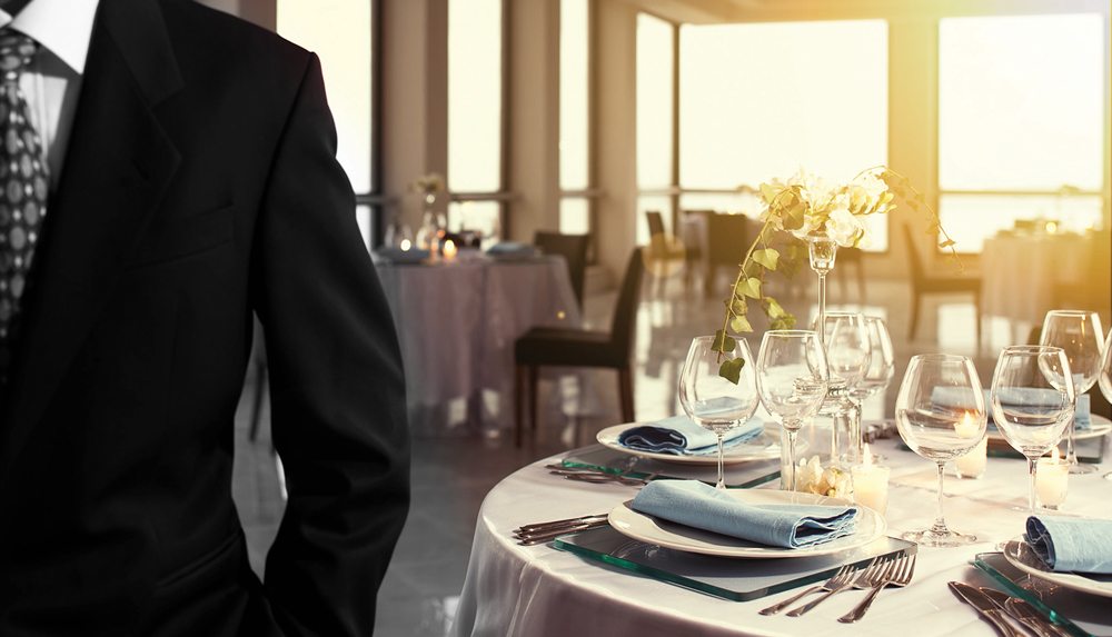 Oh-oh, uncomfortable dining experience ahead? It shouldn’t be, says Jodie Beach, an etiquette specialist who  has been training regular folks — including Alberta Canola Young Leaders — how to navigate networking dinners.