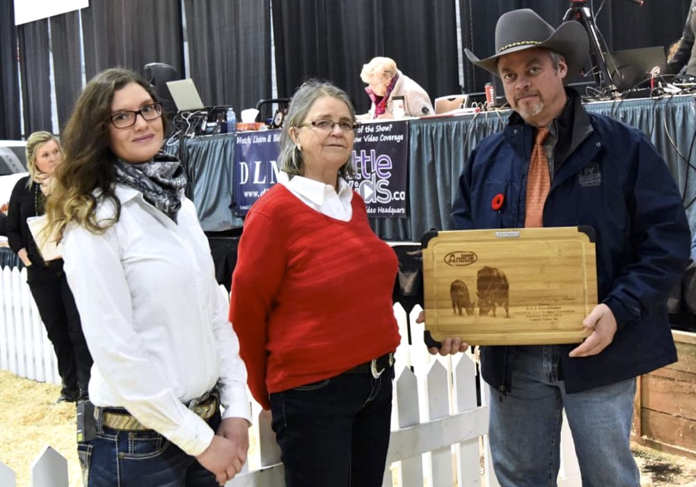 Valentina and Sharon Gabert receive their 50-year CAA Heritage Award from Trevor Welch, Canadian Angus Association president.