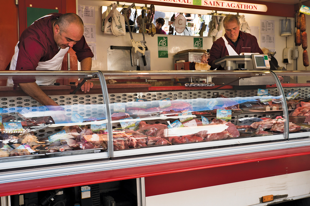 To sell beef in Europe, cattle must be raised without growth promotants and the packer can’t use a carcass wash not approved in the EU. Pictured is a meat counter in Morlaix, France.