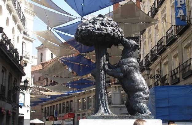 The Bear and the Arbutus, a statue at Madrid’s Puerta del Sol. Fruit, vegetable and meat producers in Spain and other EU countries are reported to be deeply worried about the effects of Russia’s ban on food imports from Western nations. (Cia.gov)
