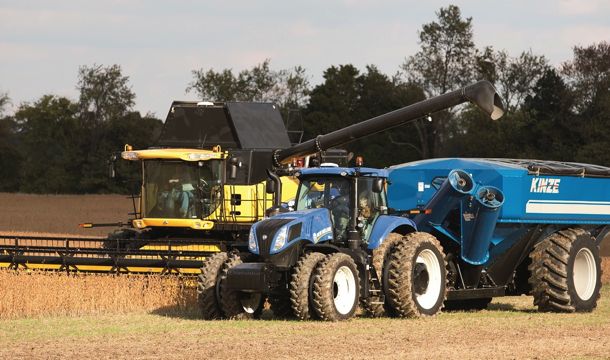 Sister brands New Holland and Case IH are offering certified pre-owned warranties on certain used equipment in Canada and the U.S., such as New Holland’s T8 435 tractor and CR combine shown here. (New Holland photo)
