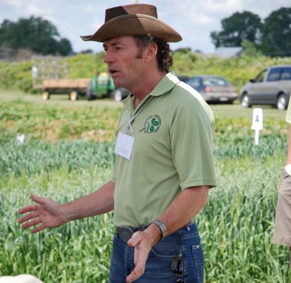 Peter Johnson, shown here in 2009, urges farmers to check their bins given the recent rise in outdoor temperatures. (Ralph Pearce photo)
