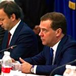 Deputy Prime Minister Arkady Dvorkovich (l) and Prime Minister Dmitry Medvedev. (Government.ru)