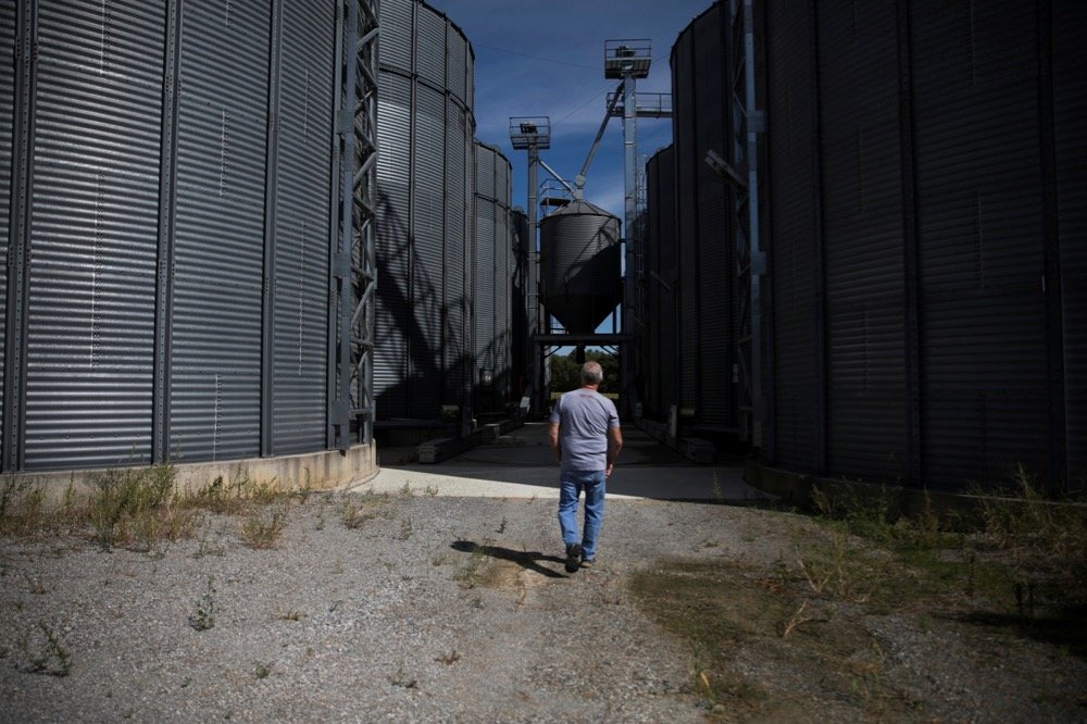 Greg Kruger walks on his farm at Harrod, Ohio, about 110 km northwest of Columbus, on Sept. 24, 2019. (Photo: Reuters/Maddie McGarvey)

