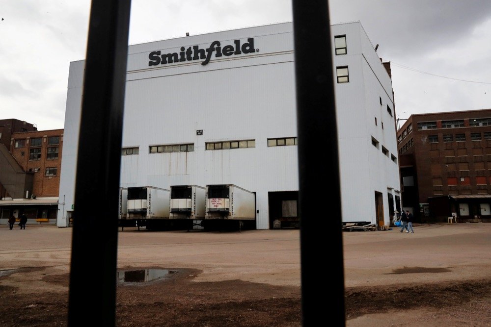 File photo of Smithfield Foods’ pork plant at Sioux Falls, S.D. on April 16, 2020. (Photo: Reuters/Shannon Stapleton)
