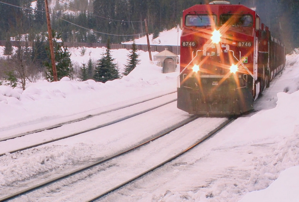 Both CP Rail and CN Rail continue to set records for grain movement and that’s earning praise from farm groups that had long been at odds with the railways.