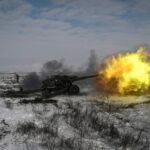 A Russian army service member fires a howitzer during drills at the Kuzminsky range in Russia’s southern Rostov region on Jan. 26, 2022. (Photo: Reuters/Sergey Pivovarov)