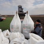 A farm worker unloads Ukrainian-made fertilizer from a truck on April 5, 2022 to use on a wheat field near the village of Yakovlivka, outside Kharkiv, after it was hit by an aerial bombardment. (Photo: Reuters/Thomas Peter)