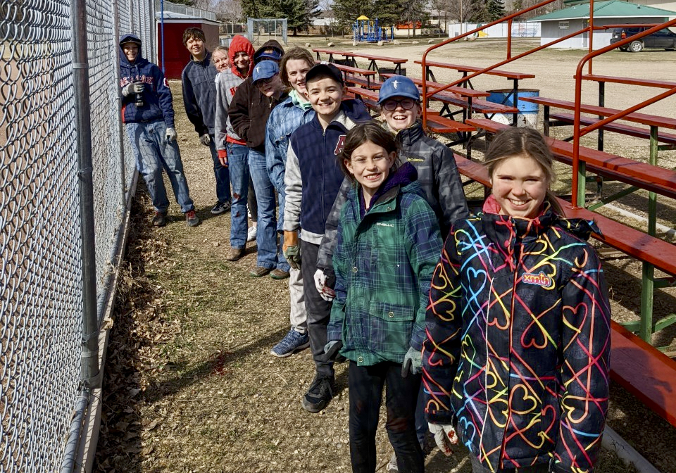 Although 4-H’ers do a lot of volunteer work, painting bleachers was also a way that members of the Kneehill 4-H Multi Club could get together as a group when COVID restrictions were in place. The club, which serves the Acme/Linden area was one of many in the province that found creative ways to keep kids engaged during the pandemic.