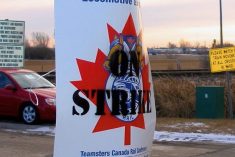 File photo from a Teamster-represented engineers’ picket at CN in Winnipeg in 2009. (Dave Bedard photo)