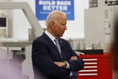 U.S. President Joe Biden tours a manufacturing lab at McHenry County College during a visit to northwest Chicago suburb Crystal Lake on July 7, 2021. (Photo: Reuters/Evelyn Hockstein)
