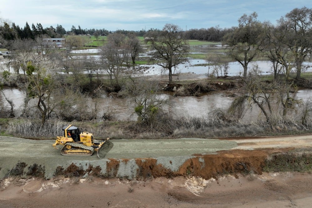A drone’s-eye view of crews repairing a levee, north of the Cosumnes River, after it was breached by heavy rains and flooded Sacramento County roads and properties near Wilton, just southeast of Sacramento, on Jan. 2, 2023. (Photo: Reuters/Fred Greaves)
