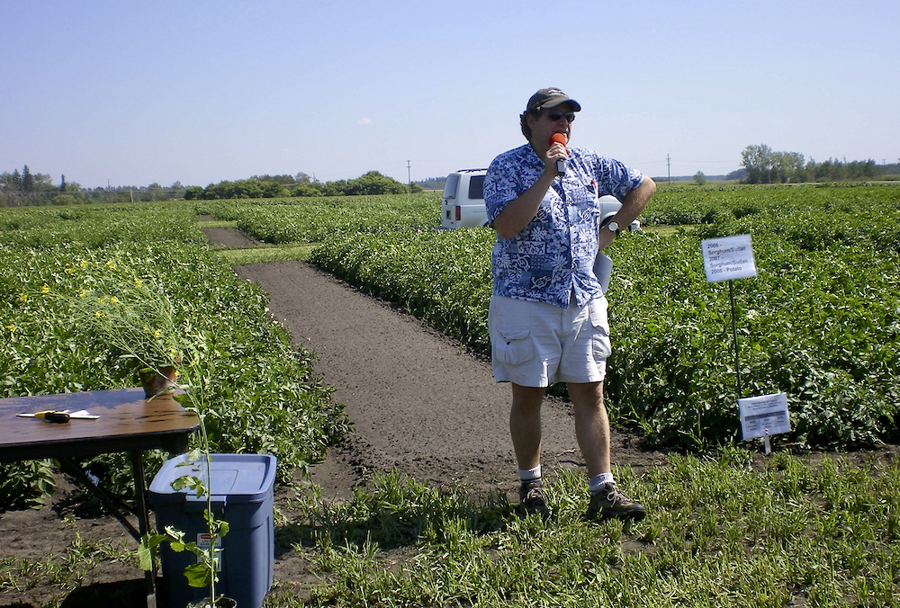 Nitrification inhibitors, legumes in rotations and variable rate are all effective, although for the latter you’ll need to invest in soil testing as well as yield and soil maps, says Mario Tenuta, one of the country’s top experts in 4R practices.