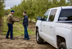 A Nutrien advisor speaks with a farmer.