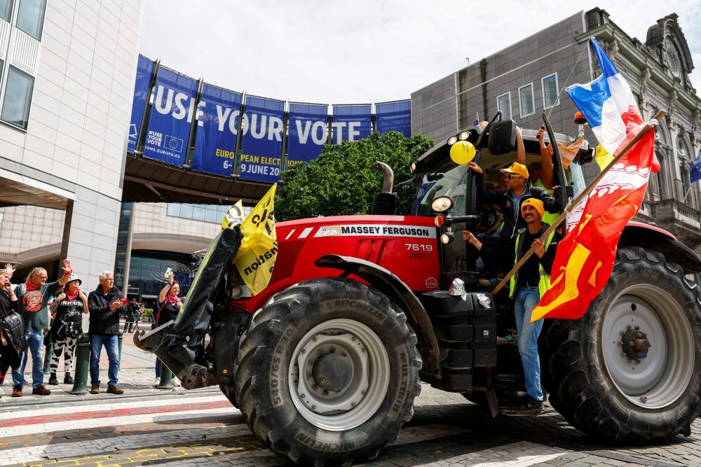 European farmers demonstrate ahead of European Parliament election, in Brussels, Belgium June 4, 2024. REUTERS/Piroschka Van De Wouw
