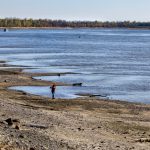 People walk along the banks of the Mississippi River, which has seen record low water levels, in Grand Tower, Illinois, November 2, 2022.
Photo: Reuters/Evelyn Hockstein/File
