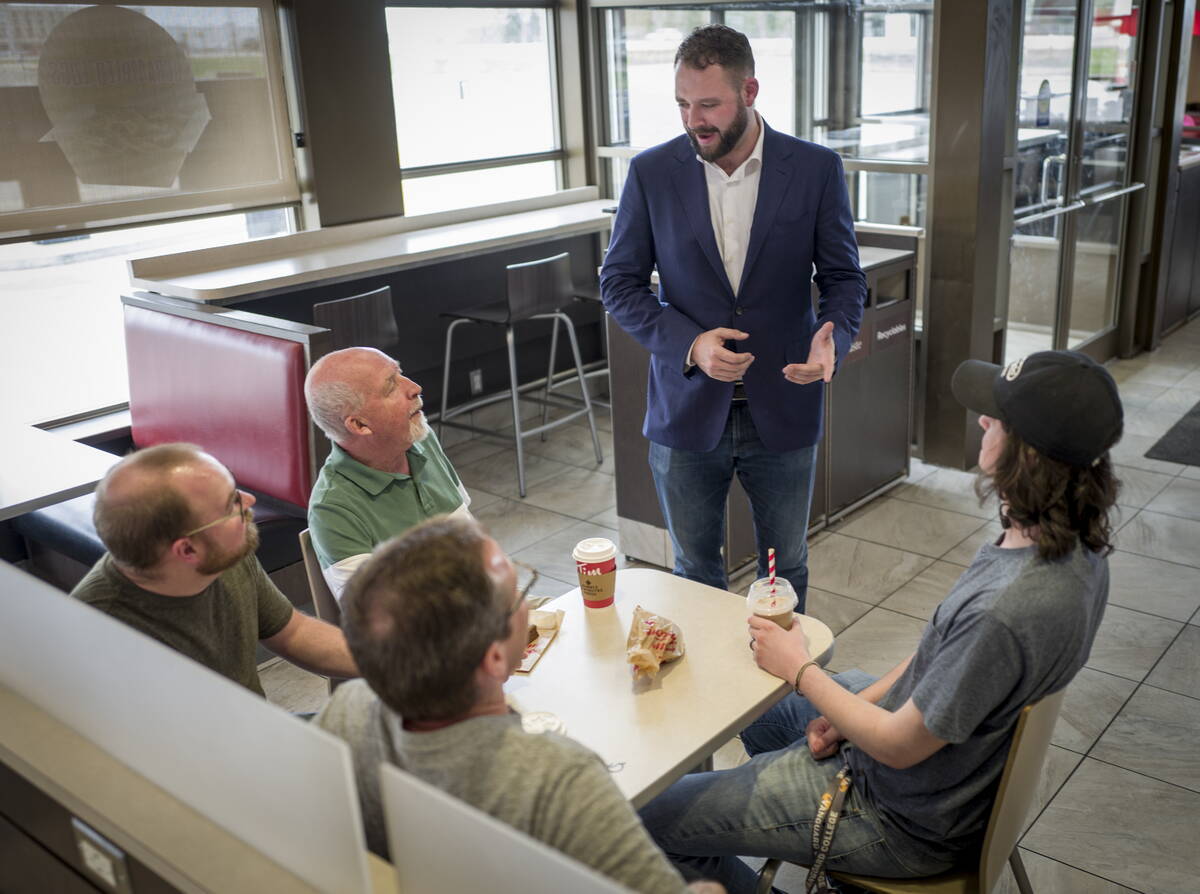 May 7, 2025, Red Deer, Ab, CANADA: Cameron Davies, leader of the Republican Party of Alberta, speaks to patrons at a fast food restaurant about separation from Canada in Red Deer, Alta., Wednesday, May 7, 2025. (Credit Image:  Jeff Mcintosh/The Canadian Press via ZUMA Press)
