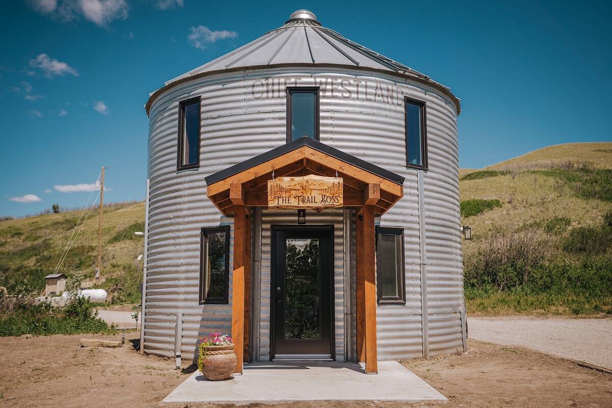 Exterior of one of the cabins. Photo: Saddle Hill Ranch