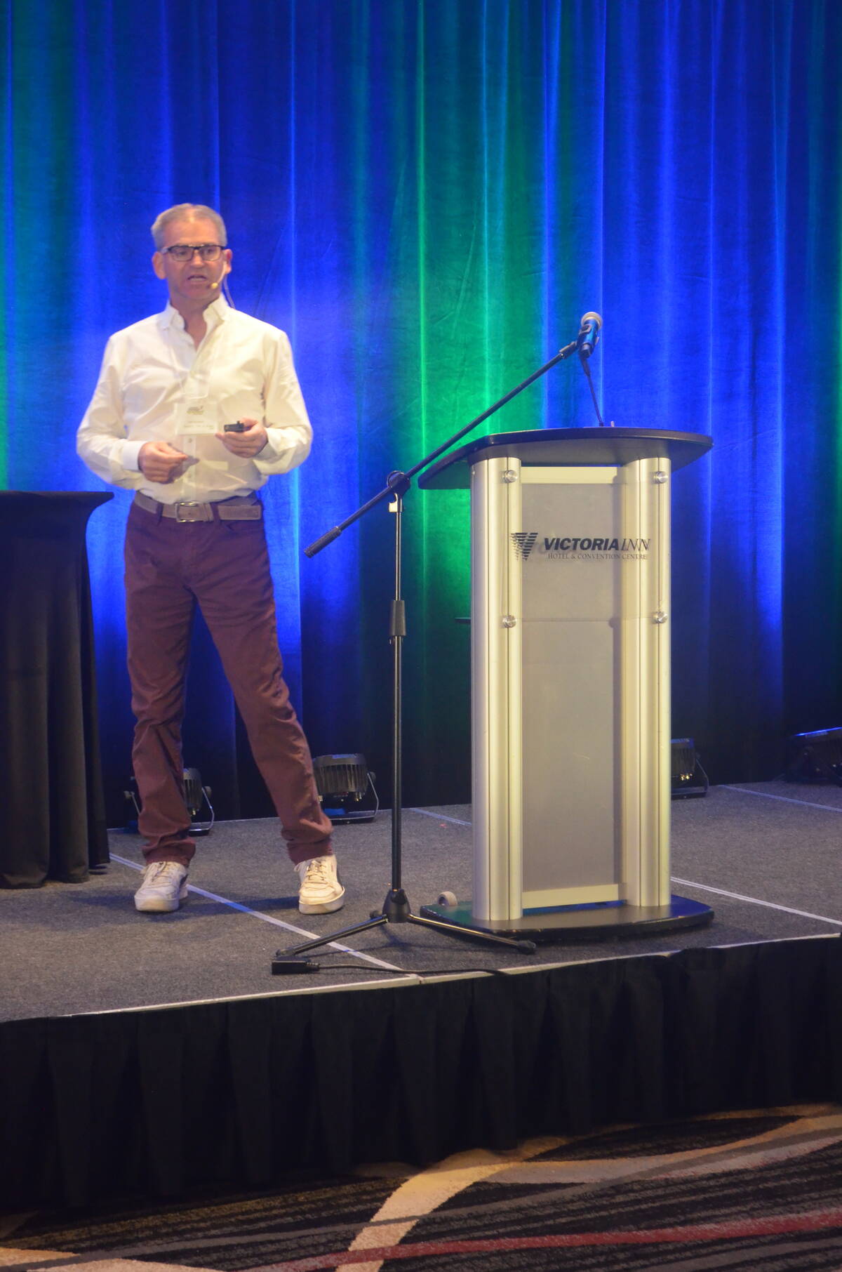 Alberta rancher and author Tom Krawiec speaks at the Manitoba Forage & Grassland Association’s 2025 Regenerative Agriculture Conference in Brandon on Nov. 13, 2025. Photo: Miranda Leybourne