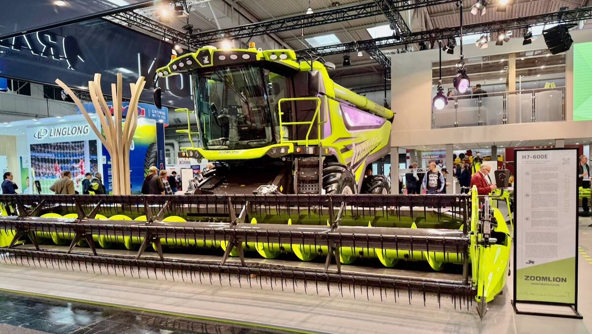 Zoomlion&rsquo;s concept diesel-electric drive combine at Agritechnica 2025.