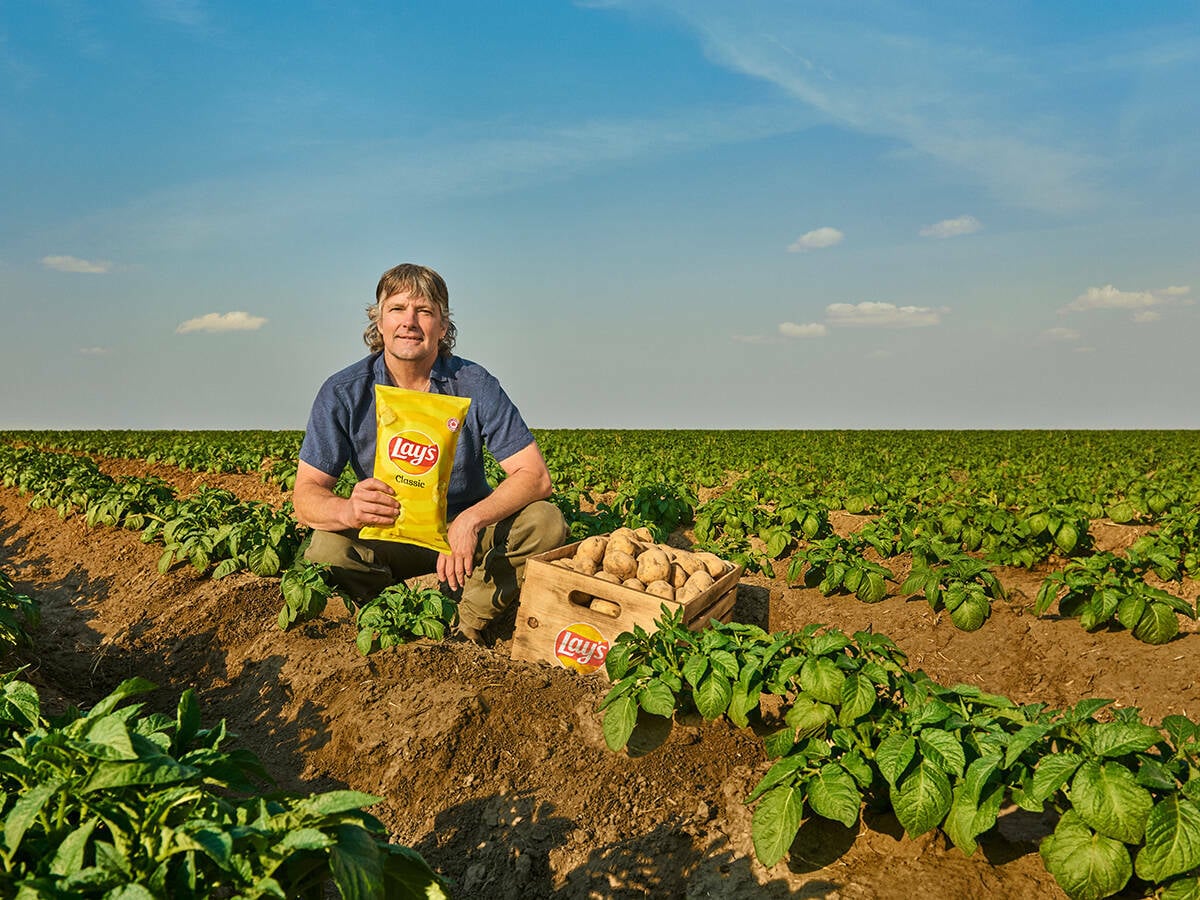 Chris Perry’s farm at Coaldale, Alta., is featured in a new television commercial emphasizing the Canadian content in FritoLay potato chips. Photo: Courtesy of FritoLay